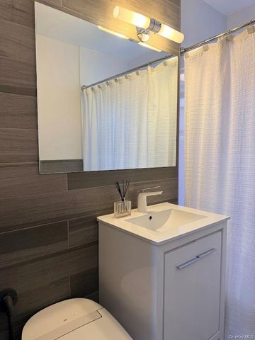 65-15 38th Avenue 6R, Woodside, NY 11377