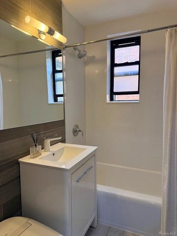 65-15 38th Avenue 6R, Woodside, NY 11377