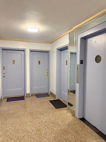 65-15 38th Avenue 6R, Woodside, NY 11377