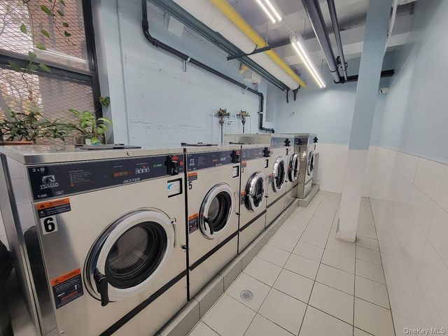 65-15 38th Avenue 6R, Woodside, NY 11377