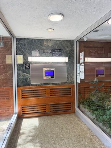 65-15 38th Avenue 6R, Woodside, NY 11377