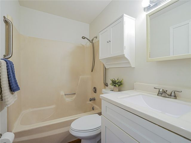 25 Pine Arbor Lane 104, Vero Beach, FL 32962