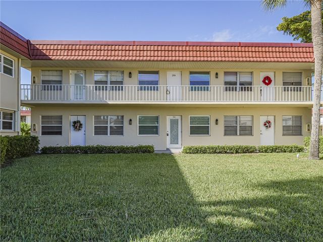 25 Pine Arbor Lane 104, Vero Beach, FL 32962