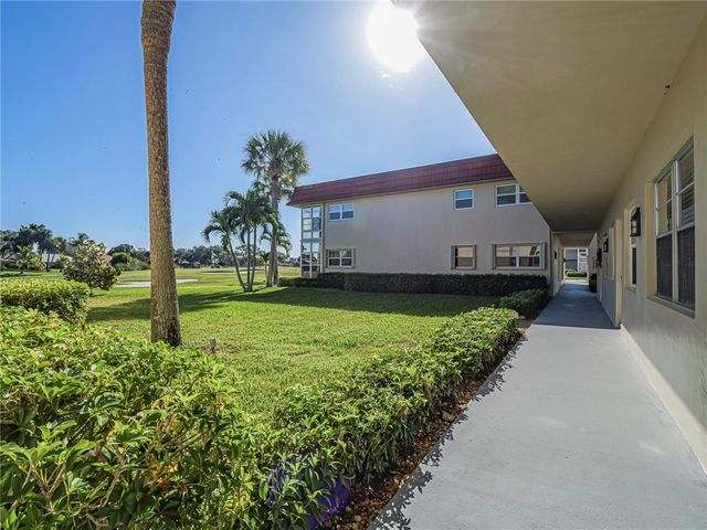 25 Pine Arbor Lane 104, Vero Beach, FL 32962