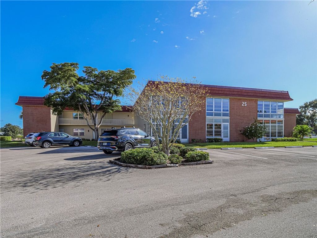 25 Pine Arbor Lane 104, Vero Beach, FL 32962