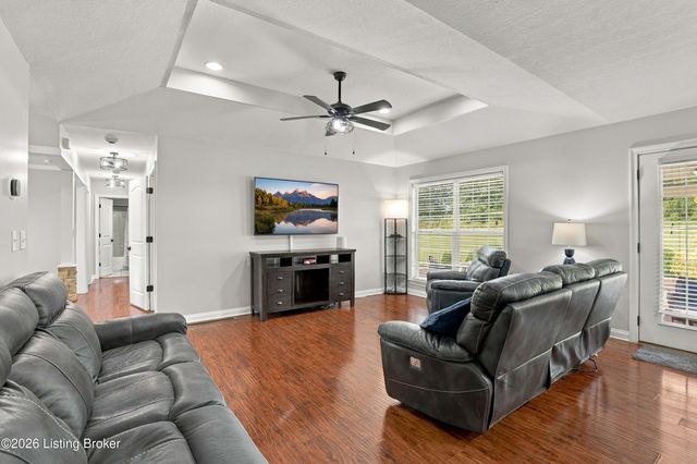 130 Cessna Ct, Taylorsville, KY 40071