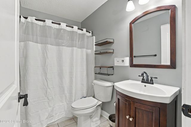 130 Cessna Ct, Taylorsville, KY 40071