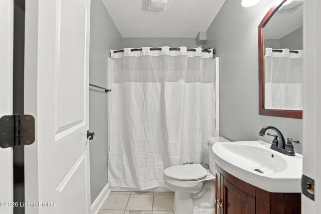 130 Cessna Ct, Taylorsville, KY 40071
