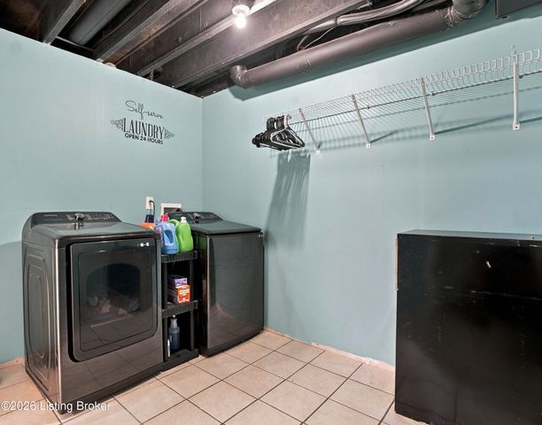 130 Cessna Ct, Taylorsville, KY 40071