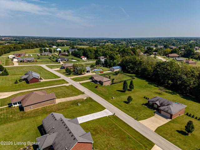 130 Cessna Ct, Taylorsville, KY 40071