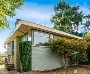 8613 16th Avenue SW, Seattle, WA 98106