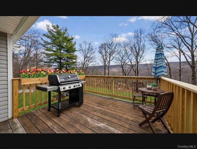 36 Sands Point Road, Washingtonville, NY 10992