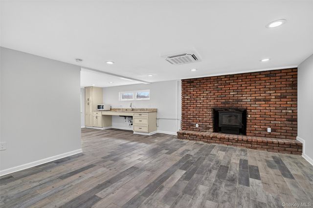 36 Sands Point Road, Washingtonville, NY 10992