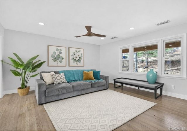 36 Sands Point Road, Washingtonville, NY 10992