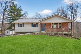 36 Sands Point Road, Washingtonville, NY 10992