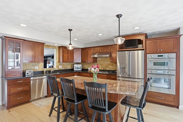 7 Jills Way 7, Tewksbury, MA 01876