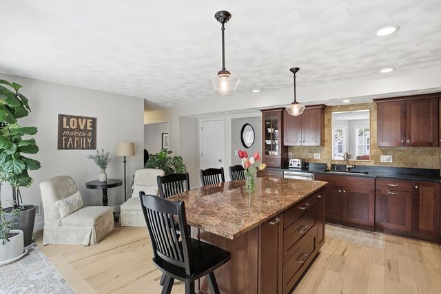 7 Jills Way 7, Tewksbury, MA 01876