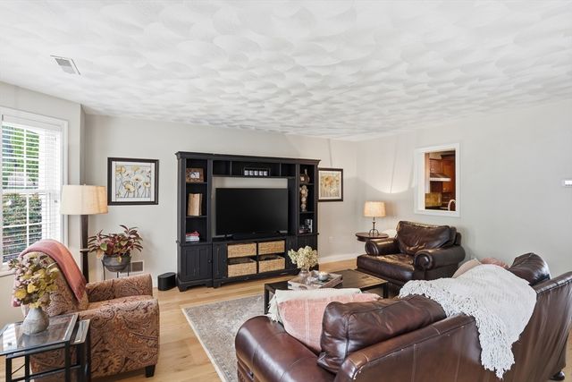 7 Jills Way 7, Tewksbury, MA 01876