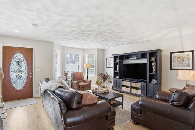 7 Jills Way 7, Tewksbury, MA 01876