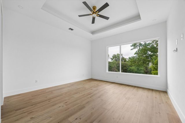 1034 W 17th Street B, Houston, TX 77008