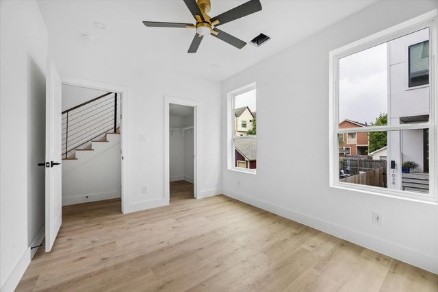 1034 W 17th Street B, Houston, TX 77008