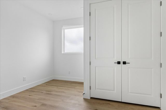 1034 W 17th Street B, Houston, TX 77008