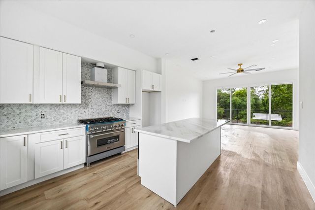 1034 W 17th Street B, Houston, TX 77008