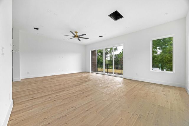 1034 W 17th Street B, Houston, TX 77008