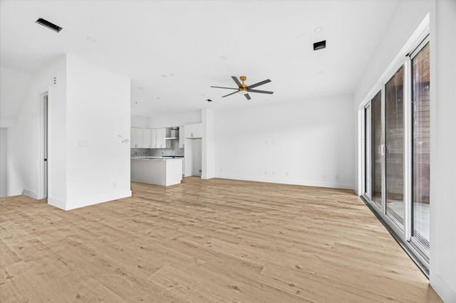 1034 W 17th Street B, Houston, TX 77008