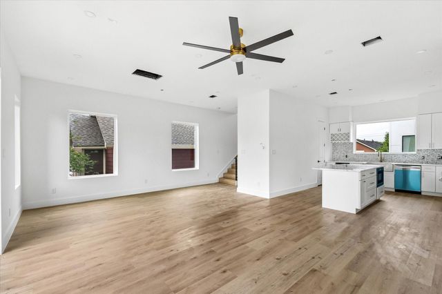 1034 W 17th Street B, Houston, TX 77008