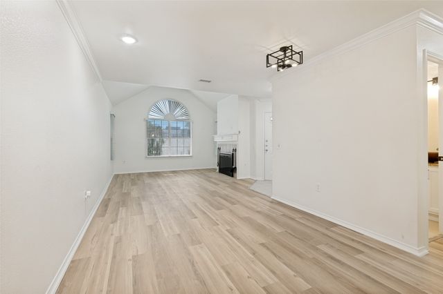 1004 Bridges Drive, Arlington, TX 76012