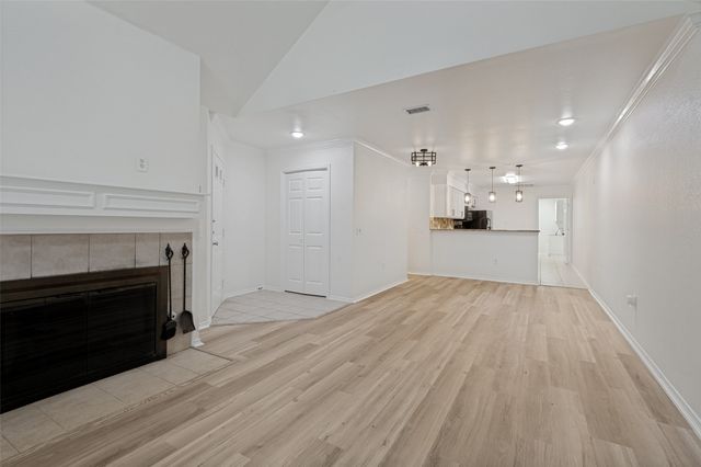 1004 Bridges Drive, Arlington, TX 76012
