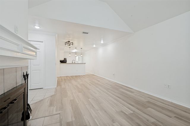 1004 Bridges Drive, Arlington, TX 76012