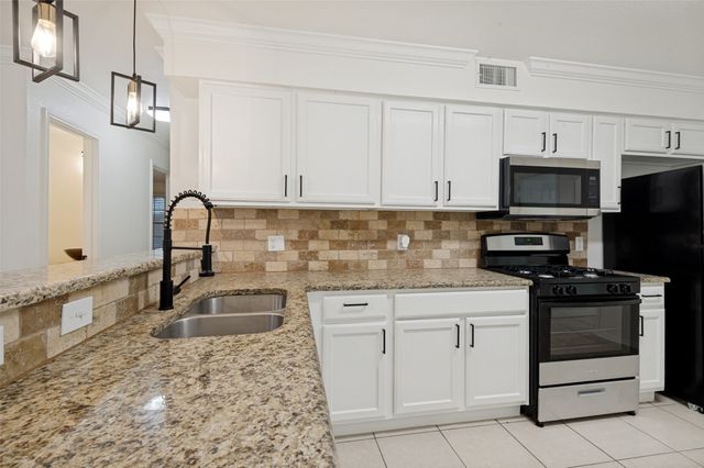 1004 Bridges Drive, Arlington, TX 76012