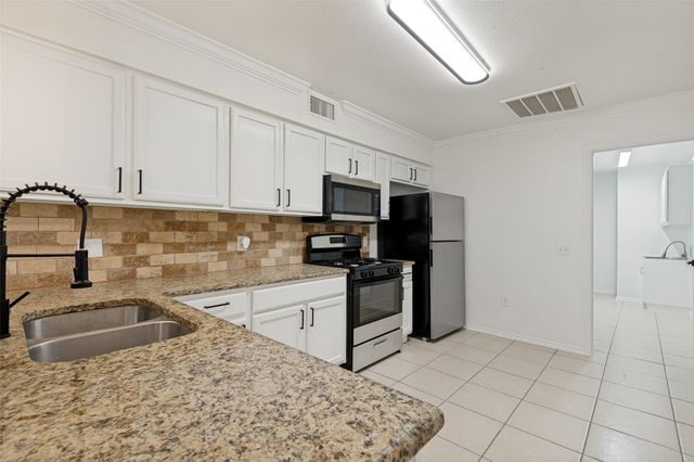 1004 Bridges Drive, Arlington, TX 76012