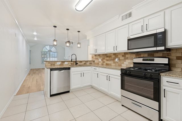 1004 Bridges Drive, Arlington, TX 76012