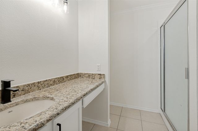 1004 Bridges Drive, Arlington, TX 76012