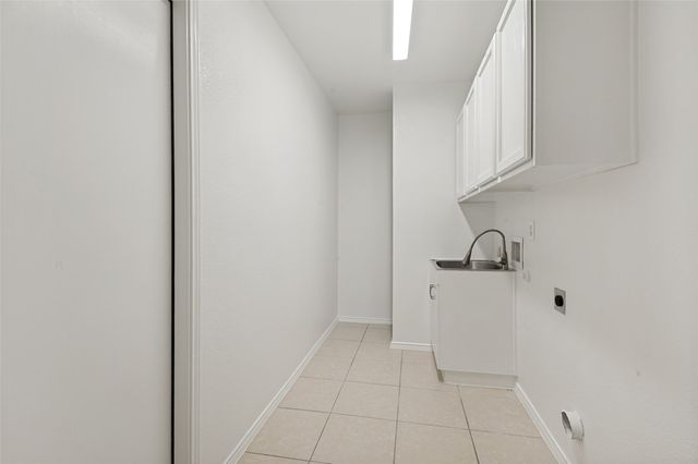 1004 Bridges Drive, Arlington, TX 76012