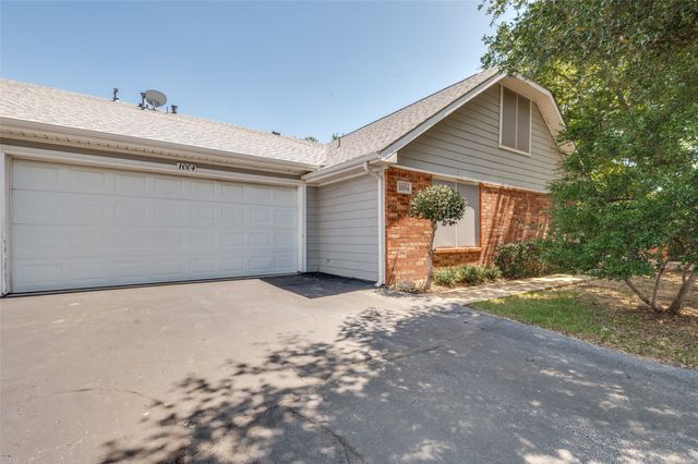 1004 Bridges Drive, Arlington, TX 76012