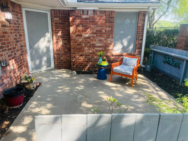 1004 Bridges Drive, Arlington, TX 76012