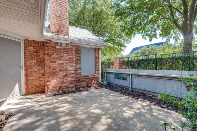 1004 Bridges Drive, Arlington, TX 76012