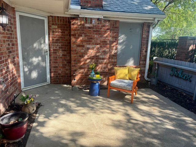 1004 Bridges Drive, Arlington, TX 76012