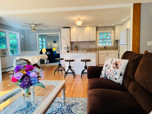 21 Elmwood Avenue, Salem, NH 03079