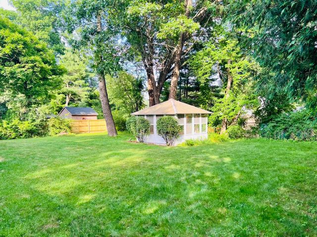 21 Elmwood Avenue, Salem, NH 03079