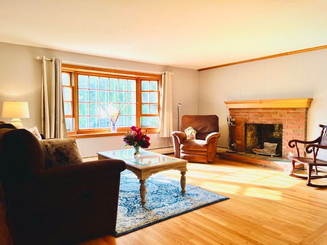 21 Elmwood Avenue, Salem, NH 03079