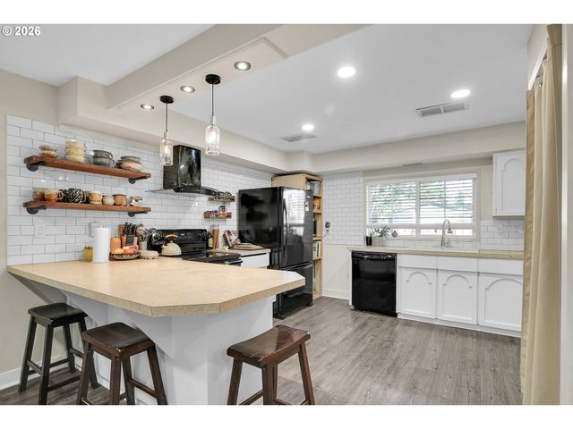 11446 Ne SAN RAFAEL St, Portland, OR 97220