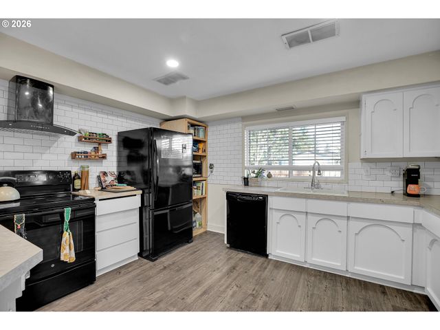 11446 Ne SAN RAFAEL St, Portland, OR 97220