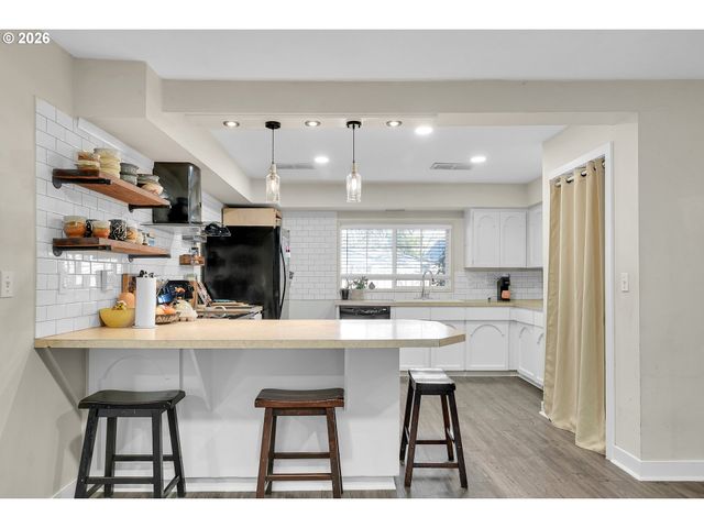 11446 Ne SAN RAFAEL St, Portland, OR 97220