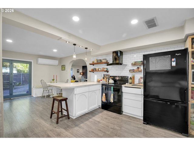 11446 Ne SAN RAFAEL St, Portland, OR 97220