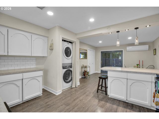 11446 Ne SAN RAFAEL St, Portland, OR 97220